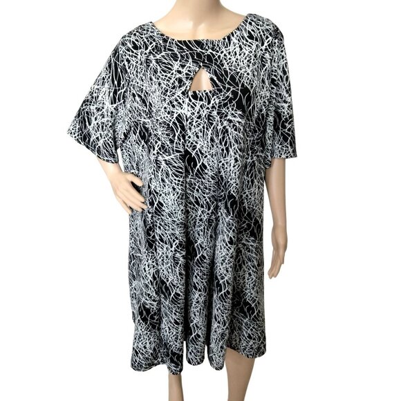 Avenue Plus Size 26/28 Dress Womens Black White Abstract Print Keyhole - Picture 2 of 10